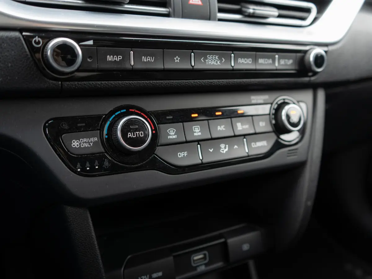 DynamicPlusLine 64 kWh SOH 98 % |Stoel en stuurverwarming | Schuif/-kanteldak | Achteruitrijcamera | Navigatie | Carplay | PDC voor & achter | Achteruitrijcamera