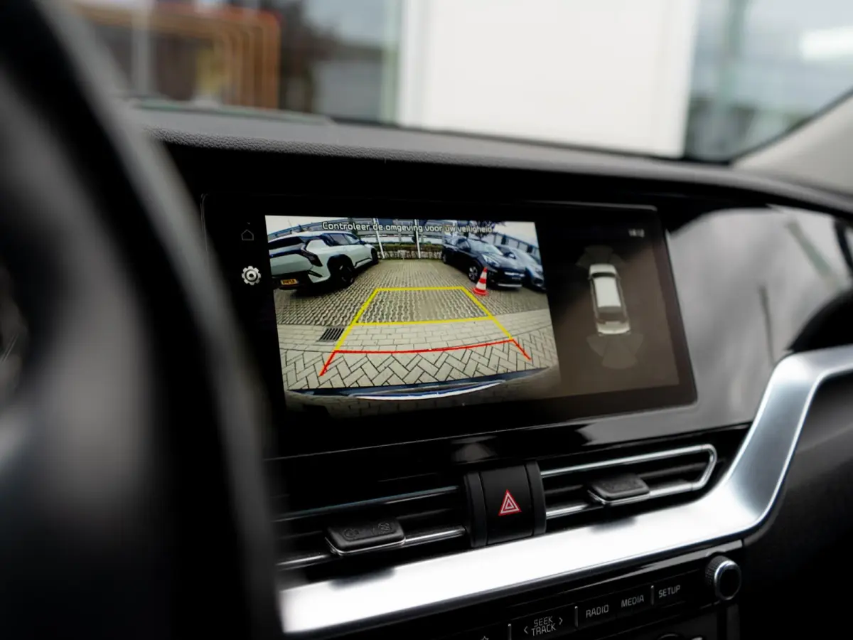 DynamicPlusLine 64 kWh SOH 98 % |Stoel en stuurverwarming | Schuif/-kanteldak | Achteruitrijcamera | Navigatie | Carplay | PDC voor & achter | Achteruitrijcamera
