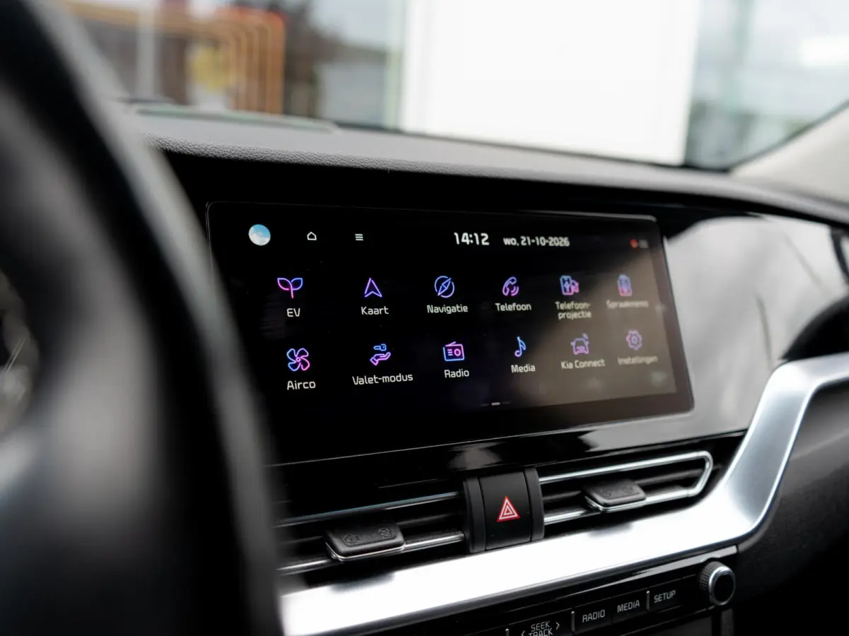 DynamicPlusLine 64 kWh SOH 98 % |Stoel en stuurverwarming | Schuif/-kanteldak | Achteruitrijcamera | Navigatie | Carplay | PDC voor & achter | Achteruitrijcamera