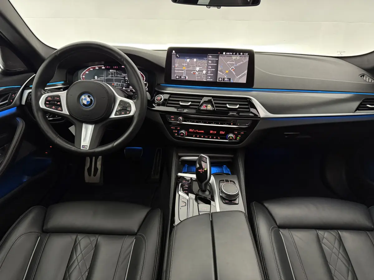 530e Business Edition Plus M-Sport | Pano | Sfeer | Camera | Virtual | H/K | HuD | Memory | Trekhaak | Carplay