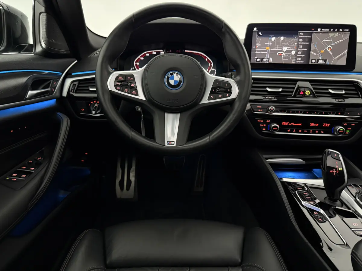 530e Business Edition Plus M-Sport | Pano | Sfeer | Camera | Virtual | H/K | HuD | Memory | Trekhaak | Carplay