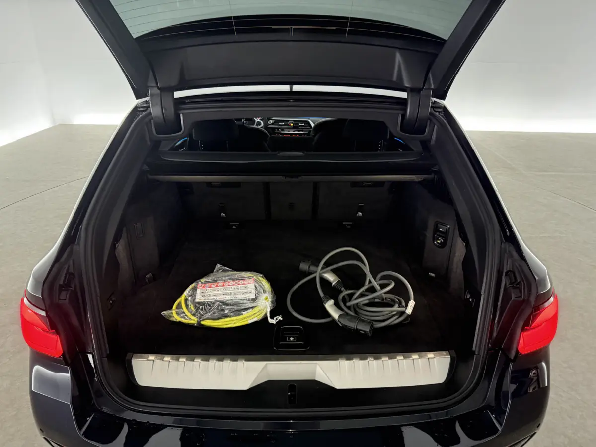 530e Business Edition Plus M-Sport | Pano | Sfeer | Camera | Virtual | H/K | HuD | Memory | Trekhaak | Carplay