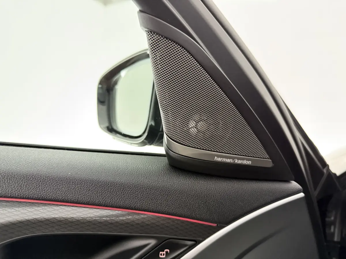 530e Business Edition Plus M-Sport | Pano | Sfeer | Camera | Virtual | H/K | HuD | Memory | Trekhaak | Carplay