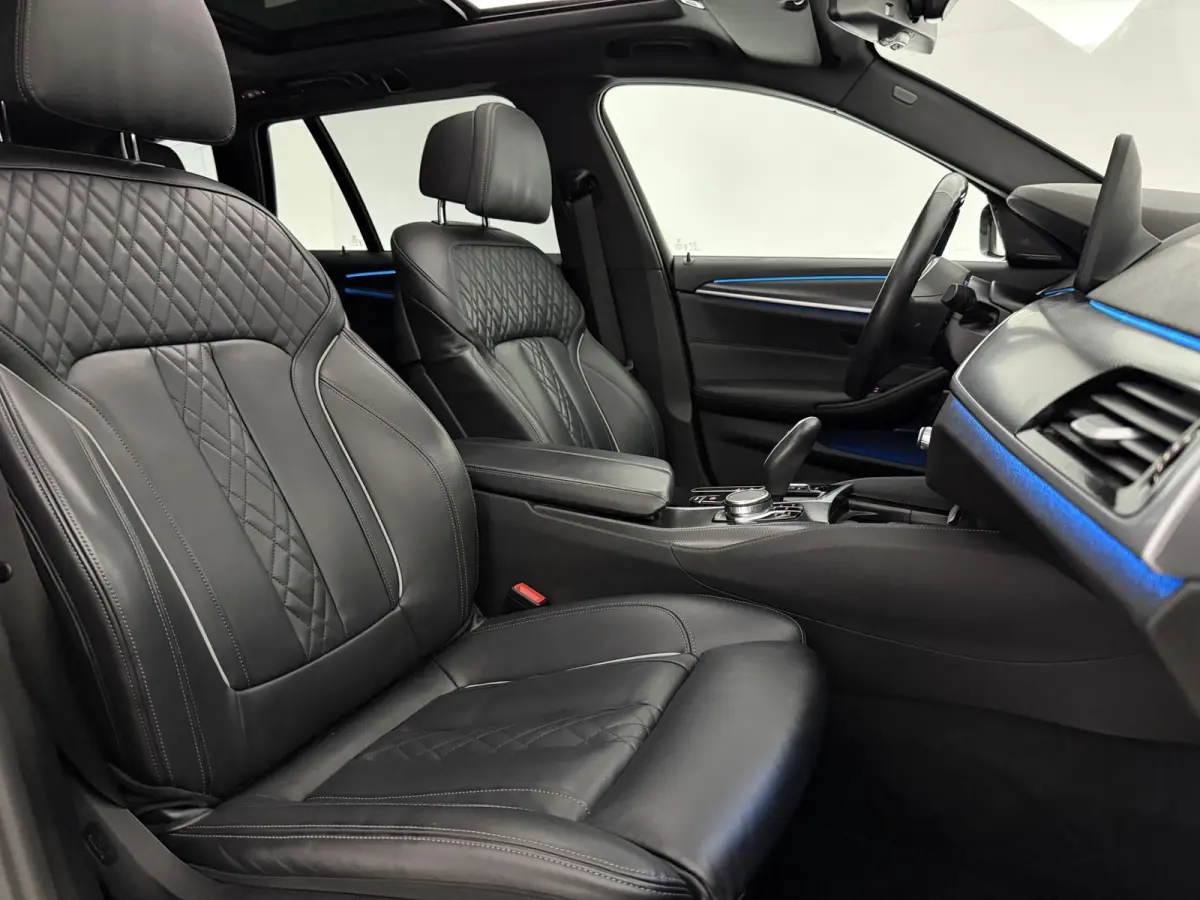 530e Business Edition Plus M-Sport | Pano | Sfeer | Camera | Virtual | H/K | HuD | Memory | Trekhaak | Carplay