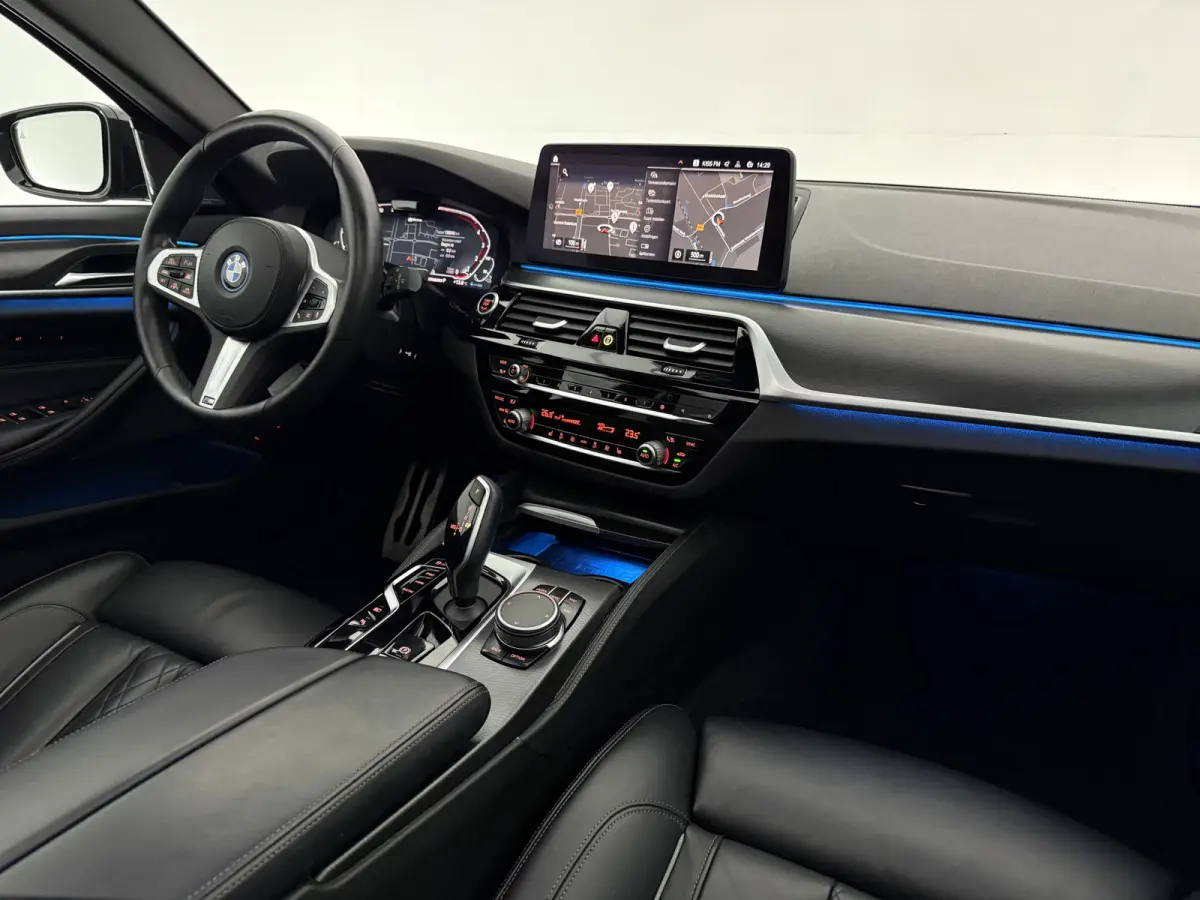 530e Business Edition Plus M-Sport | Pano | Sfeer | Camera | Virtual | H/K | HuD | Memory | Trekhaak | Carplay