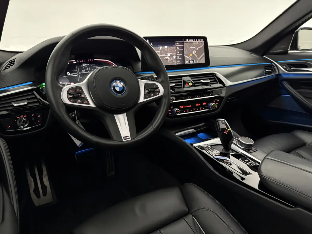 530e Business Edition Plus M-Sport | Pano | Sfeer | Camera | Virtual | H/K | HuD | Memory | Trekhaak | Carplay