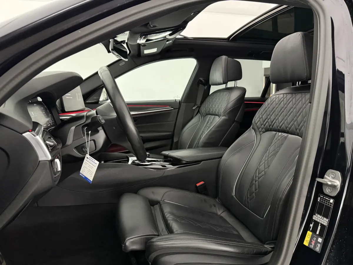 530e Business Edition Plus M-Sport | Pano | Sfeer | Camera | Virtual | H/K | HuD | Memory | Trekhaak | Carplay