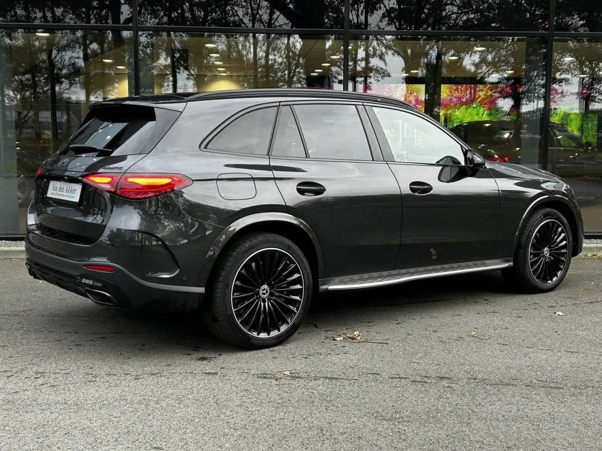 400 AMG // Luchtvering // Multi Contour Stoelen // Achteras Besturing // Panoramadak // Burmester // Stoelventilatie // Headup // Memory