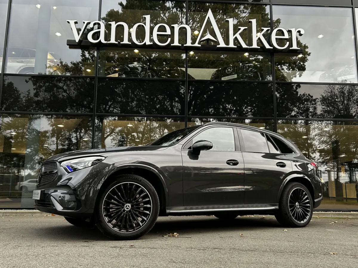 400 AMG // Luchtvering // Multi Contour Stoelen // Achteras Besturing // Panoramadak // Burmester // Stoelventilatie // Headup // Memory