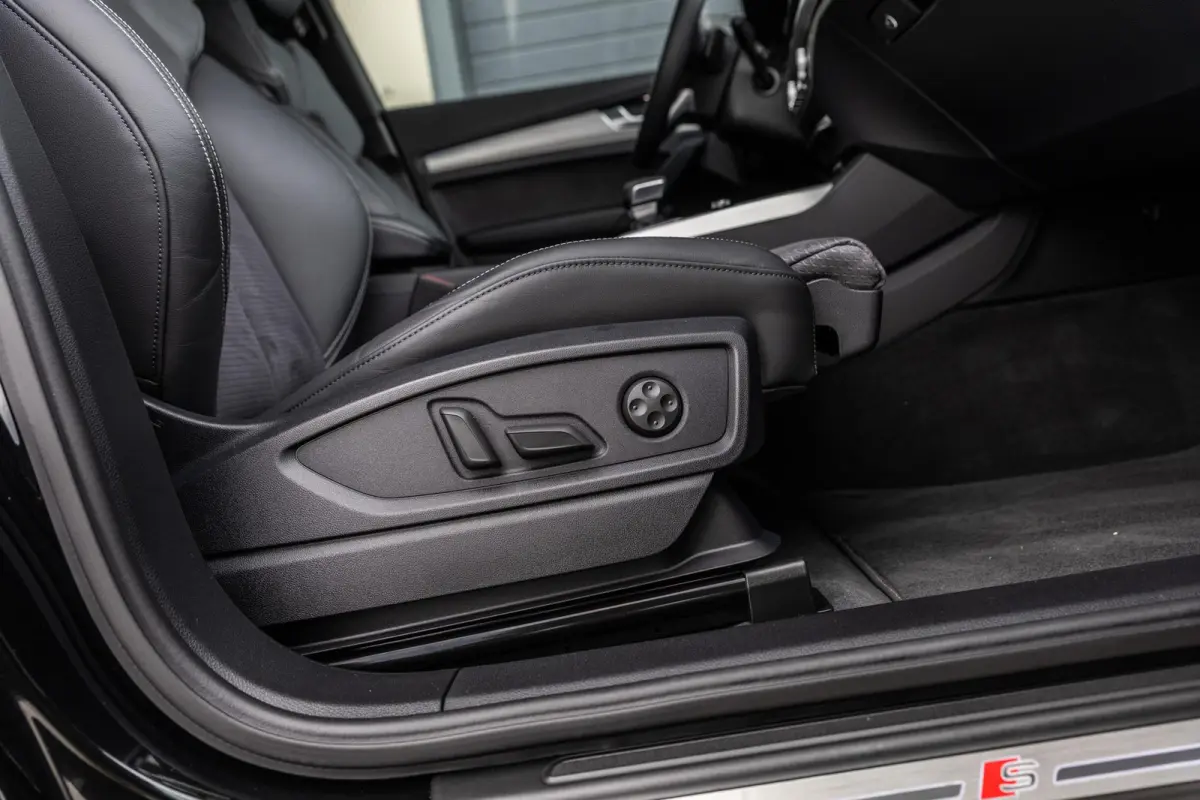 55 TFSIe 367pk PHEV S Edition | Panoramadak | Smartphone Interface | B&O 3D | Elek. Stoelen | Alcantara | Trekhaak | Ambiente Licht