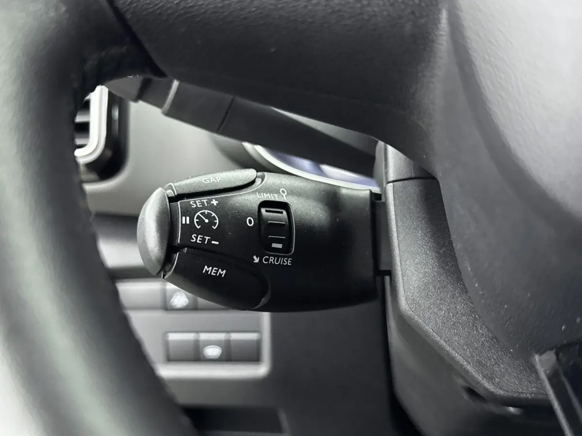 1.2 PureTech Business Plus | Trekhaak | Cruise Control | Achteruitrijcamera | Stoelverwarming | Keyless | Lane Assist | Elekt. stoelverstelling | Carplay |