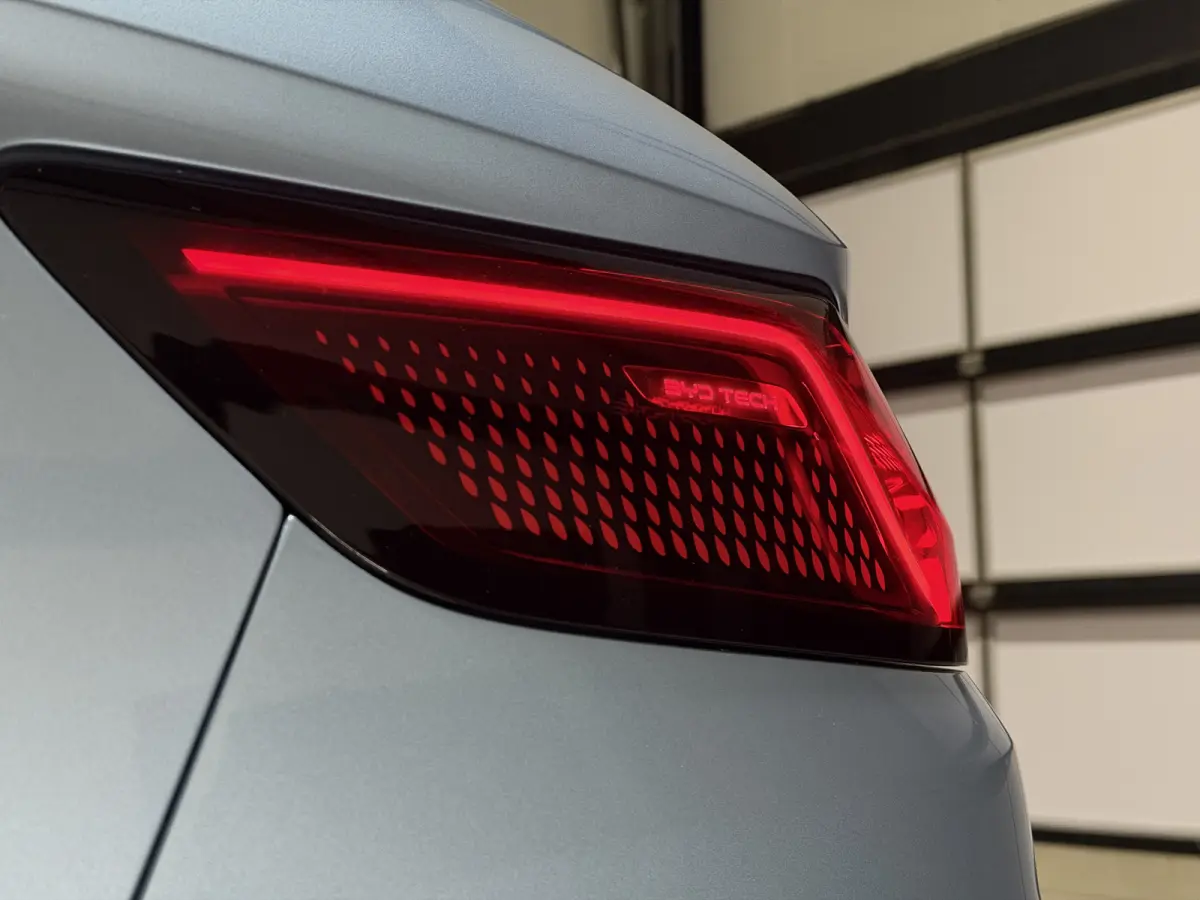 1.5 DM-i FWD Boost | Panorama dak | premium audio | stoel verwarming/koeling |
