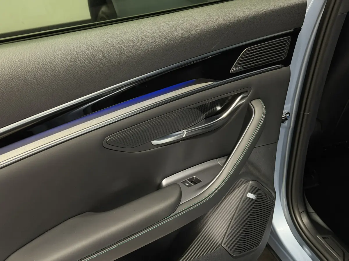 1.5 DM-i FWD Boost | Panorama dak | premium audio | stoel verwarming/koeling |