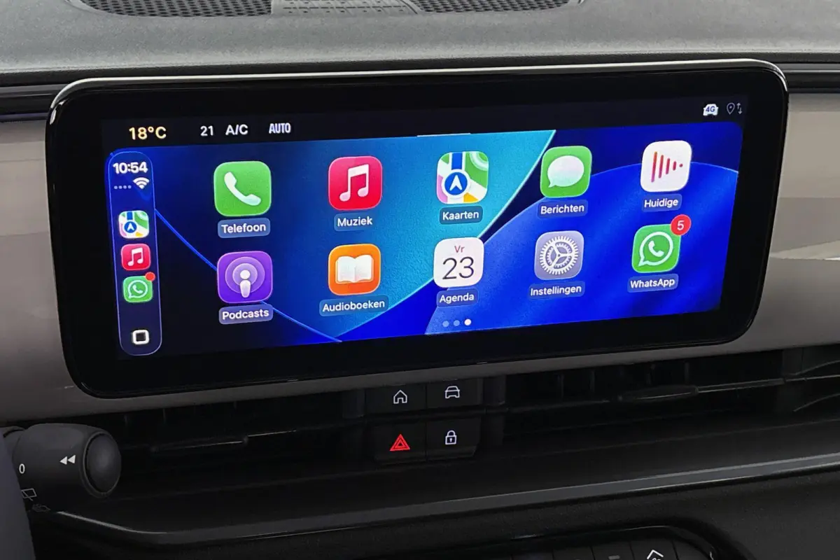 1.2 Hybrid Icon Automaat Apple CarPlay 17"