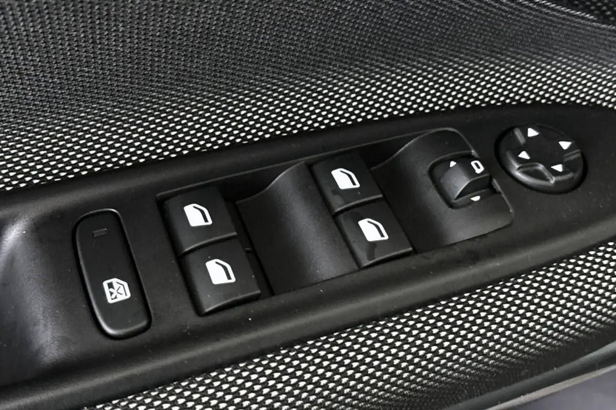 1.2 Hybrid Icon Automaat Apple CarPlay 17"