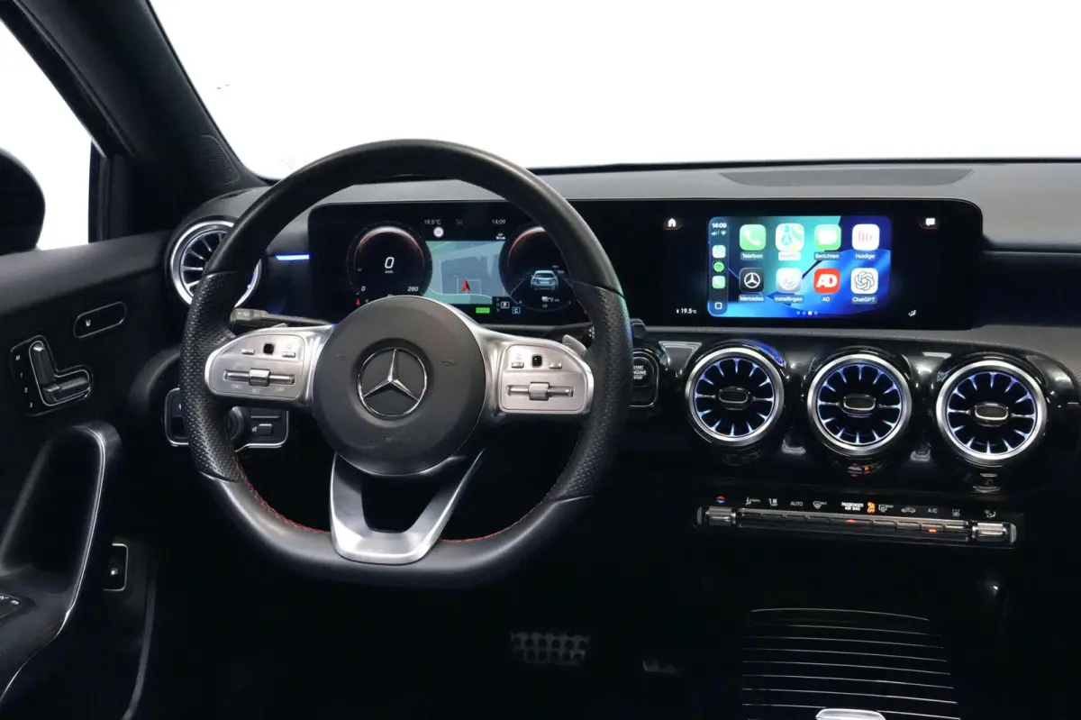 250e AMG 218 PK | Pano-dak | Sfeerverlichting | CarPlay | Widescreen | Memory | Camera | Stoelverwarming | Led | Pdc |