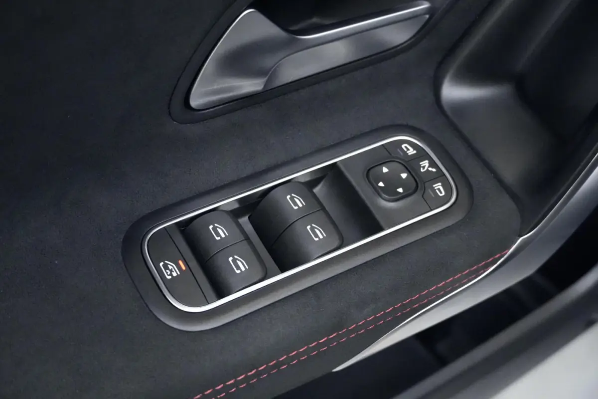 250e AMG 218 PK | Pano-dak | Sfeerverlichting | CarPlay | Widescreen | Memory | Camera | Stoelverwarming | Led | Pdc |