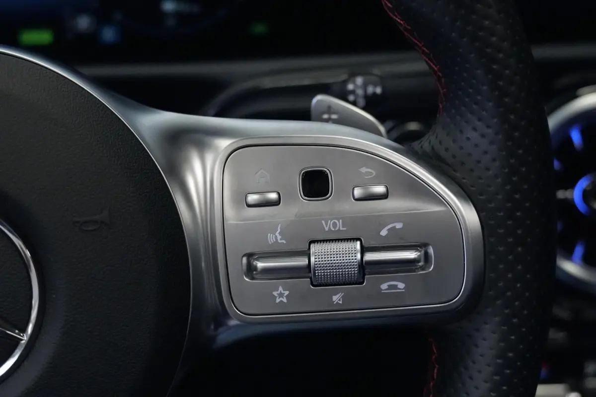 250e AMG 218 PK | Pano-dak | Sfeerverlichting | CarPlay | Widescreen | Memory | Camera | Stoelverwarming | Led | Pdc |