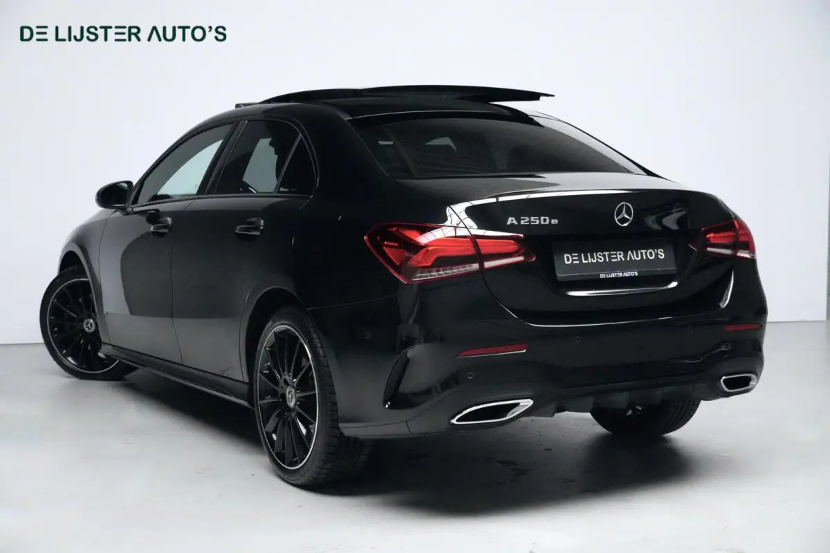 250e AMG 218 PK | Pano-dak | Sfeerverlichting | CarPlay | Widescreen | Memory | Camera | Stoelverwarming | Led | Pdc |