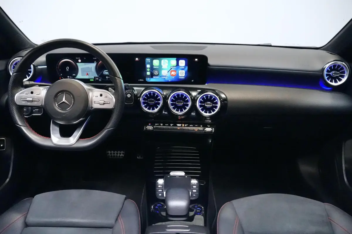 250e AMG 218 PK | Pano-dak | Sfeerverlichting | CarPlay | Widescreen | Memory | Camera | Stoelverwarming | Led | Pdc |