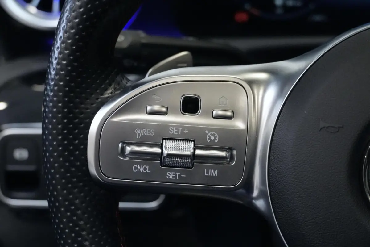 250e AMG 218 PK | Pano-dak | Sfeerverlichting | CarPlay | Widescreen | Memory | Camera | Stoelverwarming | Led | Pdc |