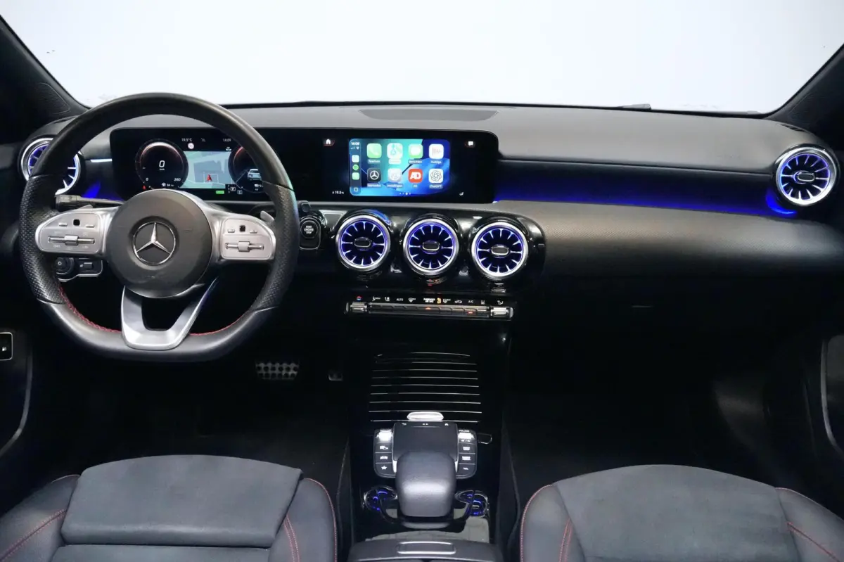 250e AMG 218 PK | Pano-dak | Sfeerverlichting | CarPlay | Widescreen | Memory | Camera | Stoelverwarming | Led | Pdc |