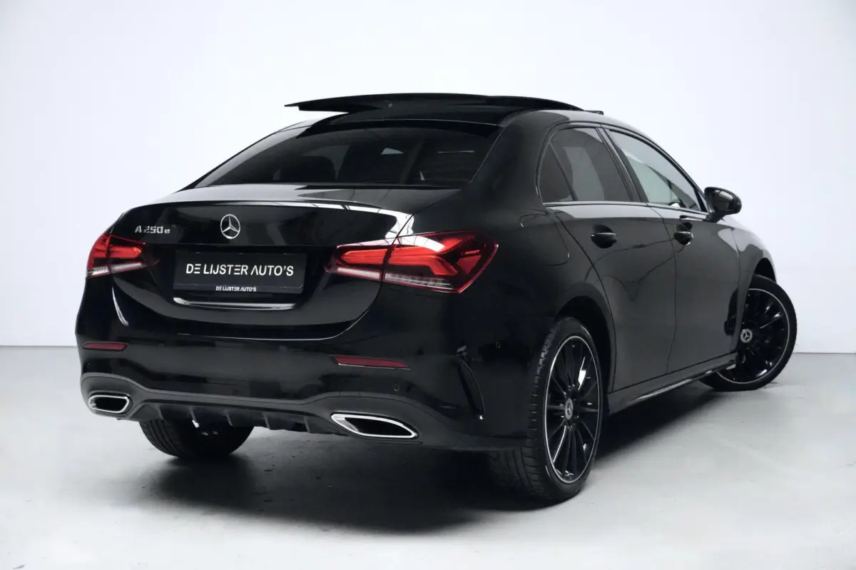 250e AMG 218 PK | Pano-dak | Sfeerverlichting | CarPlay | Widescreen | Memory | Camera | Stoelverwarming | Led | Pdc |