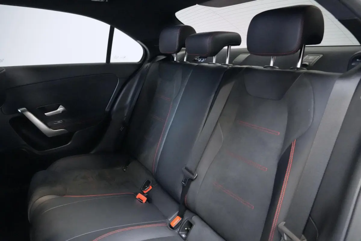 250e AMG 218 PK | Pano-dak | Sfeerverlichting | CarPlay | Widescreen | Memory | Camera | Stoelverwarming | Led | Pdc |