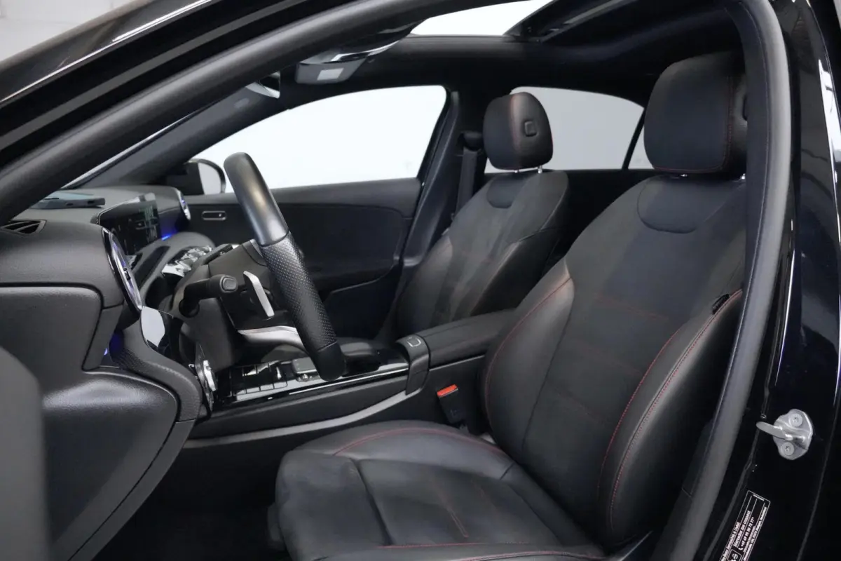 250e AMG 218 PK | Pano-dak | Sfeerverlichting | CarPlay | Widescreen | Memory | Camera | Stoelverwarming | Led | Pdc |