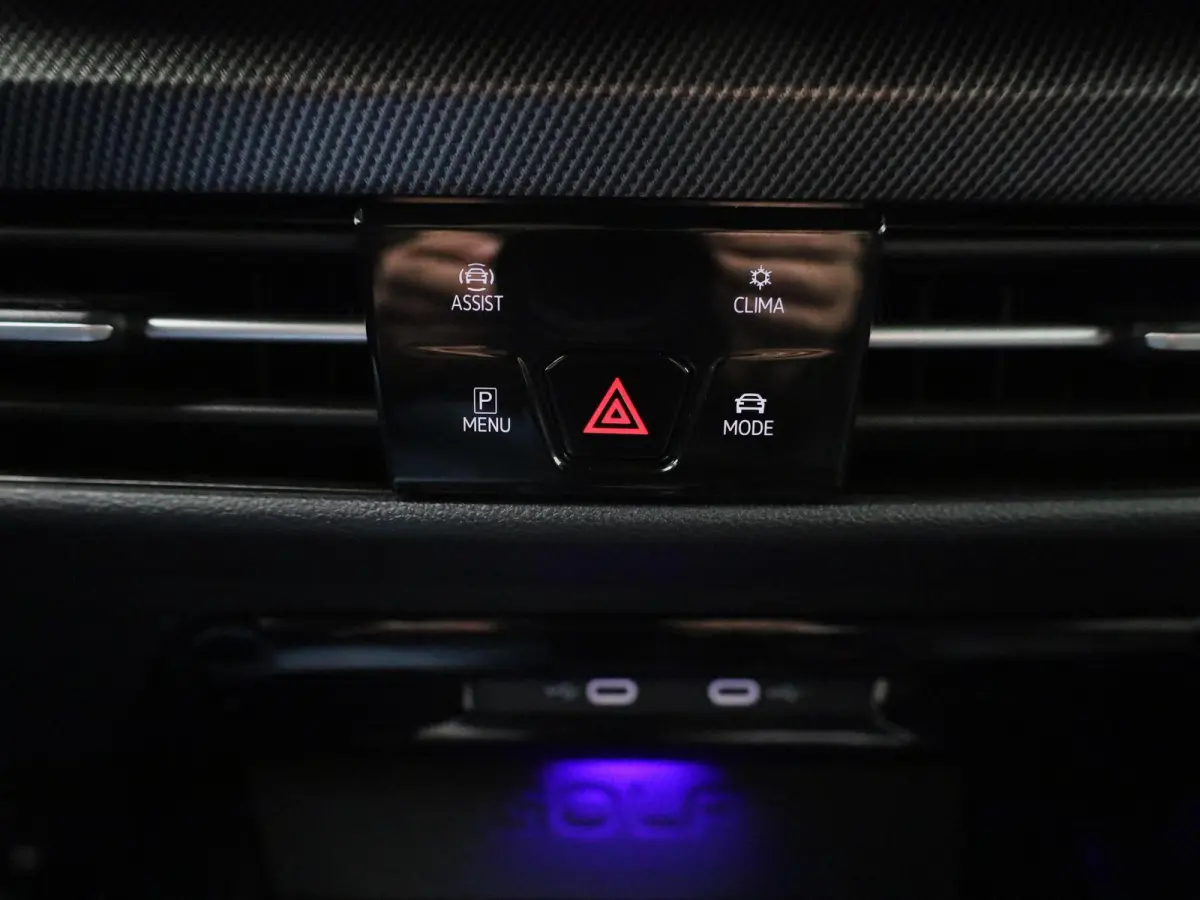 1.5 eHybrid GTE 272 PK| Origineel Nederlands | 1e Eigenaar | SOH 100% | Navigatie | LED Matrix | Achteruitrijcamera | Stoelverwarming | Stuurwielverwarming | Black Style