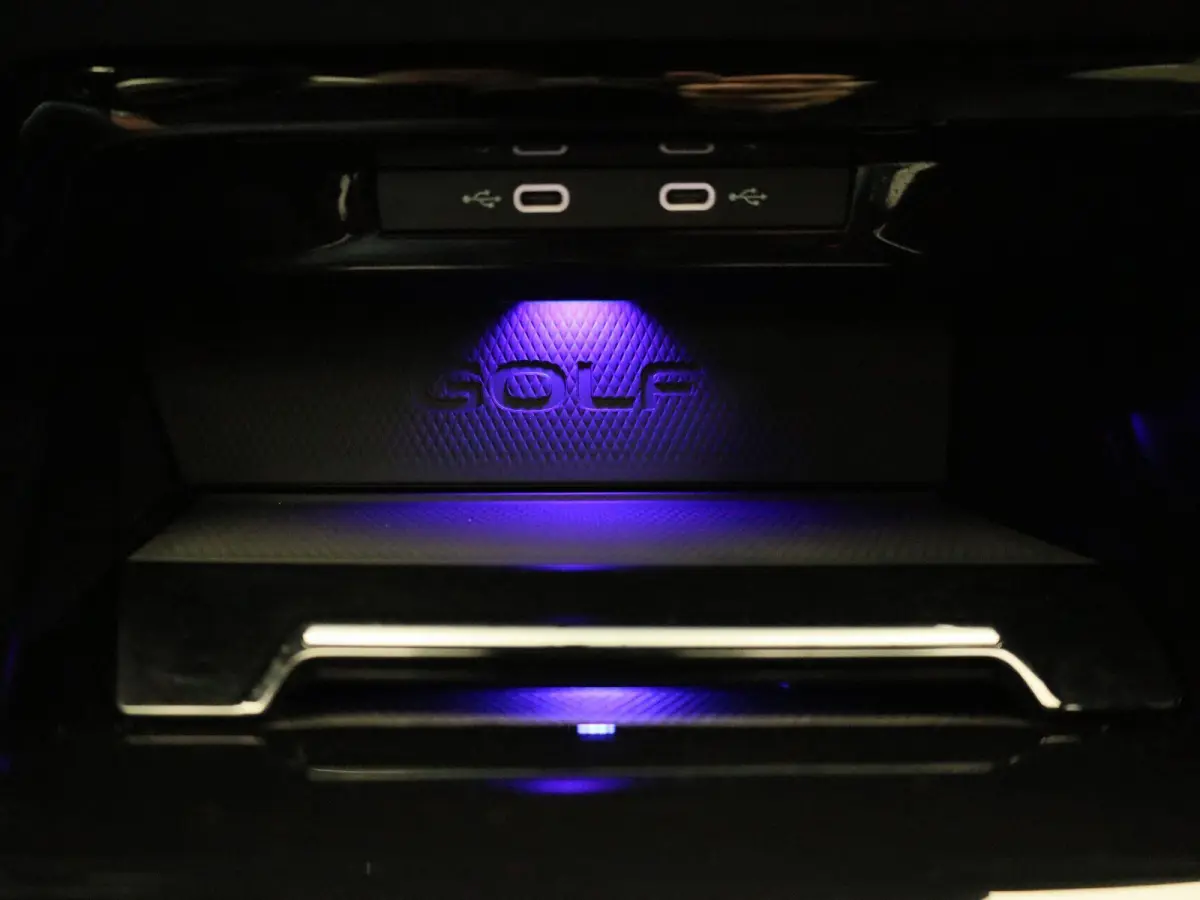 1.5 eHybrid GTE 272 PK| Origineel Nederlands | 1e Eigenaar | SOH 100% | Navigatie | LED Matrix | Achteruitrijcamera | Stoelverwarming | Stuurwielverwarming | Black Style
