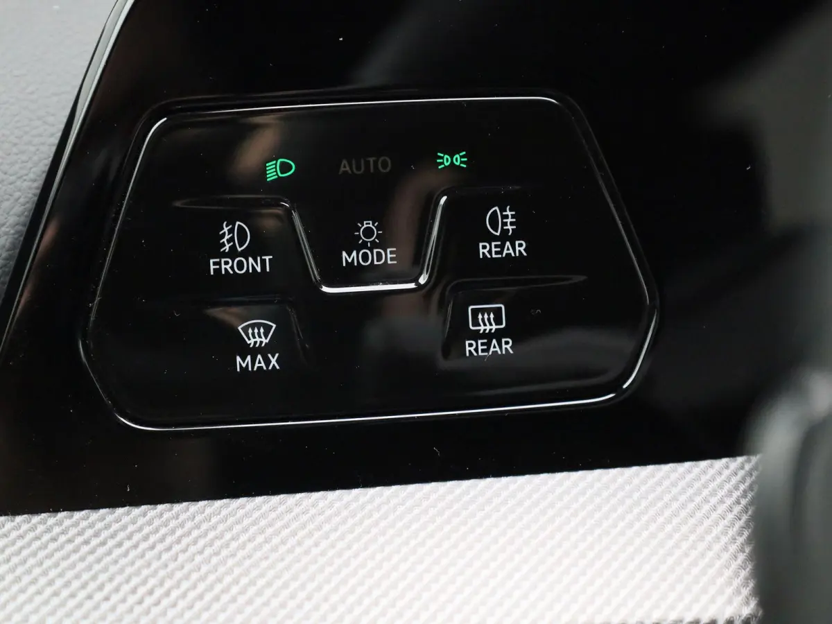 1.5 eHybrid GTE 272 PK| Origineel Nederlands | 1e Eigenaar | SOH 100% | Navigatie | LED Matrix | Achteruitrijcamera | Stoelverwarming | Stuurwielverwarming | Black Style