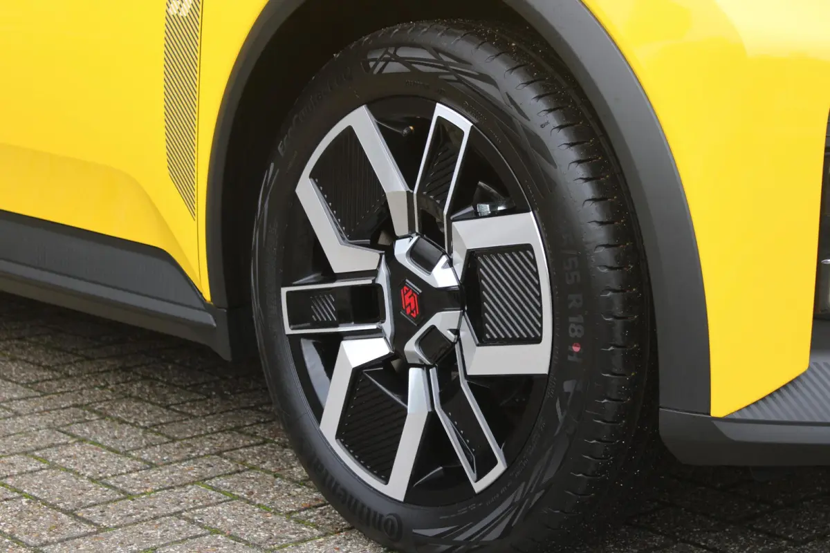 COMFORT RANGE TECHNO 150PK 52 kWh *NIEUWE AUTO!* | PACK WINTER TECHNO: (ELEKTRISCH VERWARMBARE VOORSTOELEN, ELEKTRISCH VERWARMBAAR STUURWIEL, BESTUUDERSSTOEL MET ELEKTRSCH VERSTELBARE LENDES
