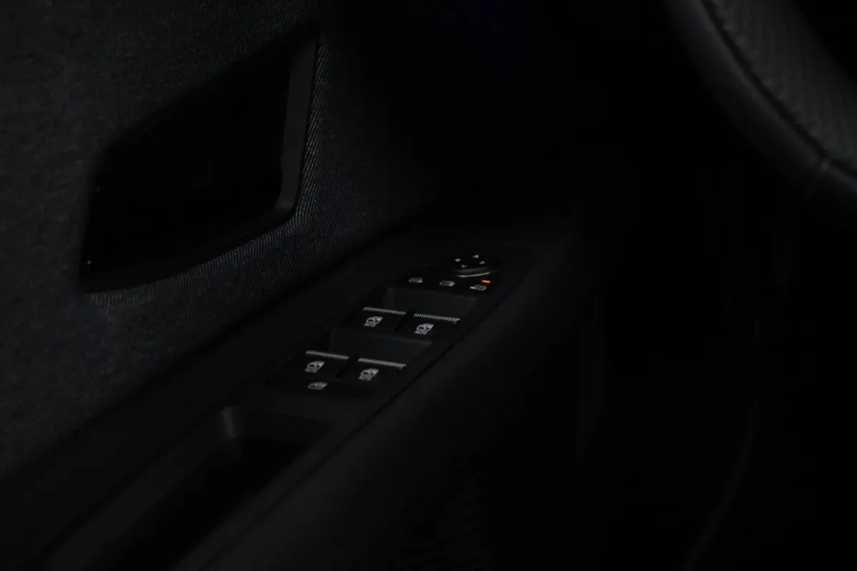 COMFORT RANGE TECHNO 150PK 52 kWh *NIEUWE AUTO!* | PACK WINTER TECHNO: (ELEKTRISCH VERWARMBARE VOORSTOELEN, ELEKTRISCH VERWARMBAAR STUURWIEL, BESTUUDERSSTOEL MET ELEKTRSCH VERSTELBARE LENDES