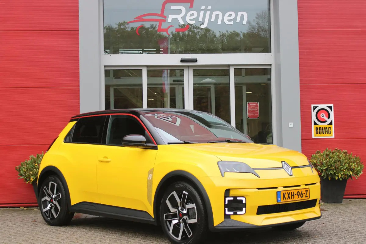 COMFORT RANGE TECHNO 150PK 52 kWh *NIEUWE AUTO!* | PACK WINTER TECHNO: (ELEKTRISCH VERWARMBARE VOORSTOELEN, ELEKTRISCH VERWARMBAAR STUURWIEL, BESTUUDERSSTOEL MET ELEKTRSCH VERSTELBARE LENDES