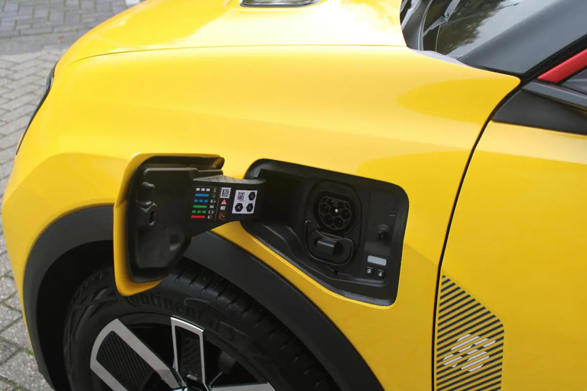 COMFORT RANGE TECHNO 150PK 52 kWh *NIEUWE AUTO!* | PACK WINTER TECHNO: (ELEKTRISCH VERWARMBARE VOORSTOELEN, ELEKTRISCH VERWARMBAAR STUURWIEL, BESTUUDERSSTOEL MET ELEKTRSCH VERSTELBARE LENDES