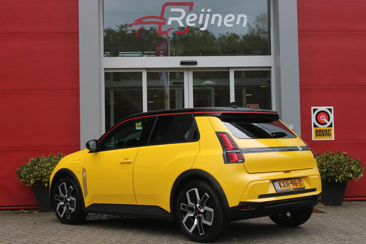 COMFORT RANGE TECHNO 150PK 52 kWh *NIEUWE AUTO!* | PACK WINTER TECHNO: (ELEKTRISCH VERWARMBARE VOORSTOELEN, ELEKTRISCH VERWARMBAAR STUURWIEL, BESTUUDERSSTOEL MET ELEKTRSCH VERSTELBARE LENDES