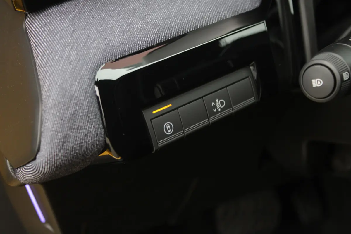 COMFORT RANGE TECHNO 150PK 52 kWh *NIEUWE AUTO!* | PACK WINTER TECHNO: (ELEKTRISCH VERWARMBARE VOORSTOELEN, ELEKTRISCH VERWARMBAAR STUURWIEL, BESTUUDERSSTOEL MET ELEKTRSCH VERSTELBARE LENDES