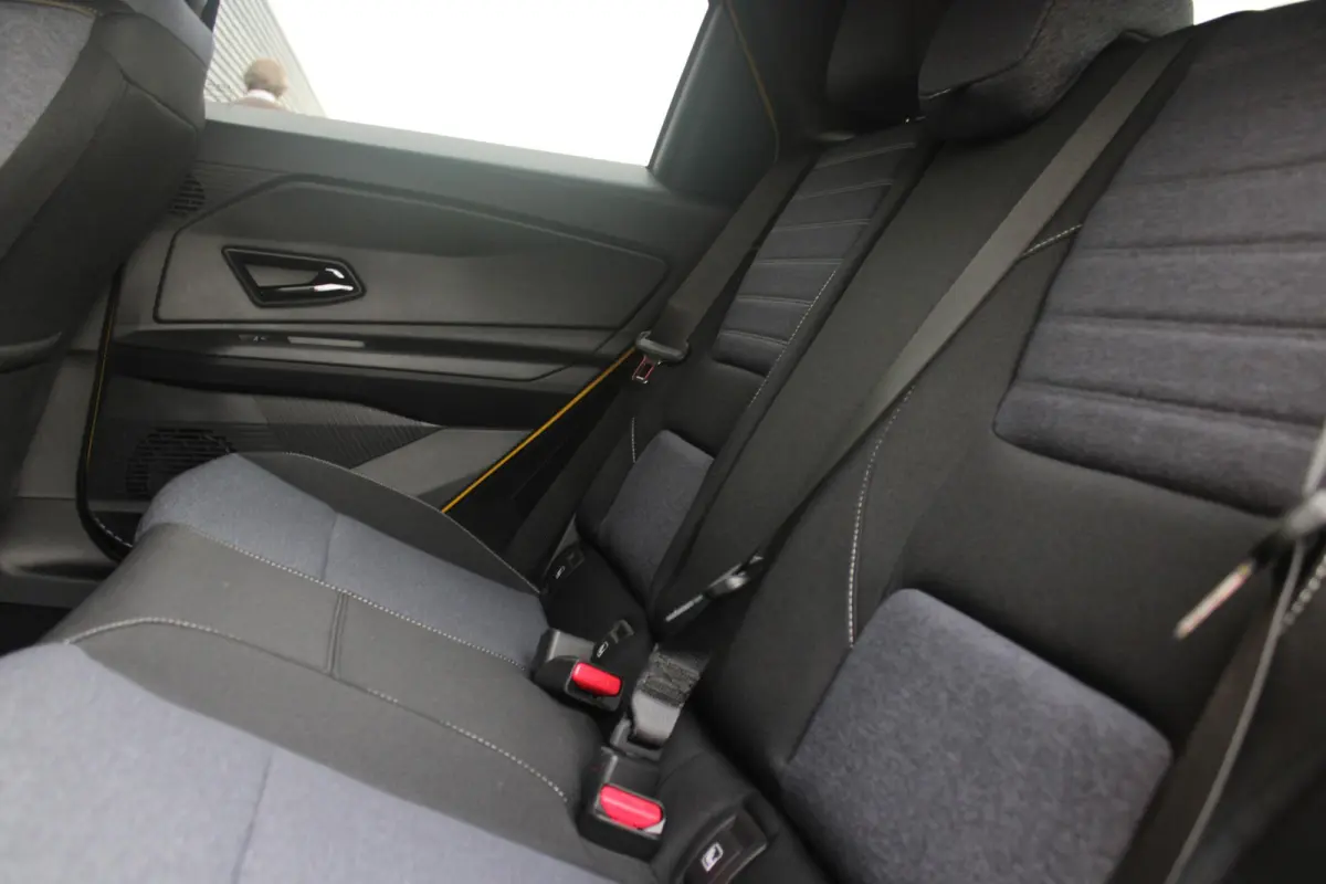 COMFORT RANGE TECHNO 150PK 52 kWh *NIEUWE AUTO!* | PACK WINTER TECHNO: (ELEKTRISCH VERWARMBARE VOORSTOELEN, ELEKTRISCH VERWARMBAAR STUURWIEL, BESTUUDERSSTOEL MET ELEKTRSCH VERSTELBARE LENDES