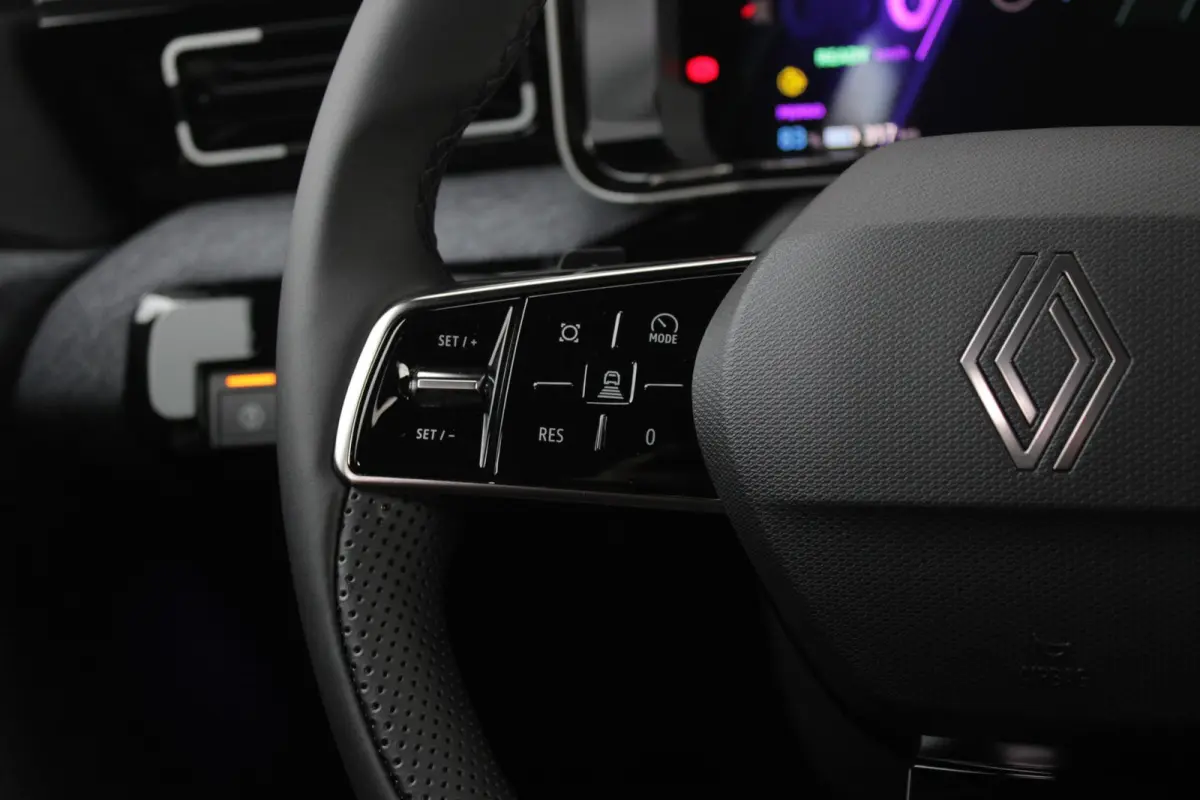 COMFORT RANGE TECHNO 150PK 52 kWh *NIEUWE AUTO!* | PACK WINTER TECHNO: (ELEKTRISCH VERWARMBARE VOORSTOELEN, ELEKTRISCH VERWARMBAAR STUURWIEL, BESTUUDERSSTOEL MET ELEKTRSCH VERSTELBARE LENDES