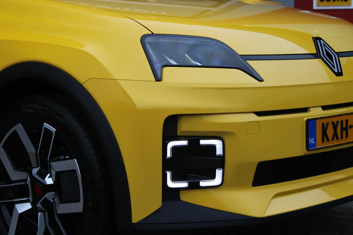 COMFORT RANGE TECHNO 150PK 52 kWh *NIEUWE AUTO!* | PACK WINTER TECHNO: (ELEKTRISCH VERWARMBARE VOORSTOELEN, ELEKTRISCH VERWARMBAAR STUURWIEL, BESTUUDERSSTOEL MET ELEKTRSCH VERSTELBARE LENDES