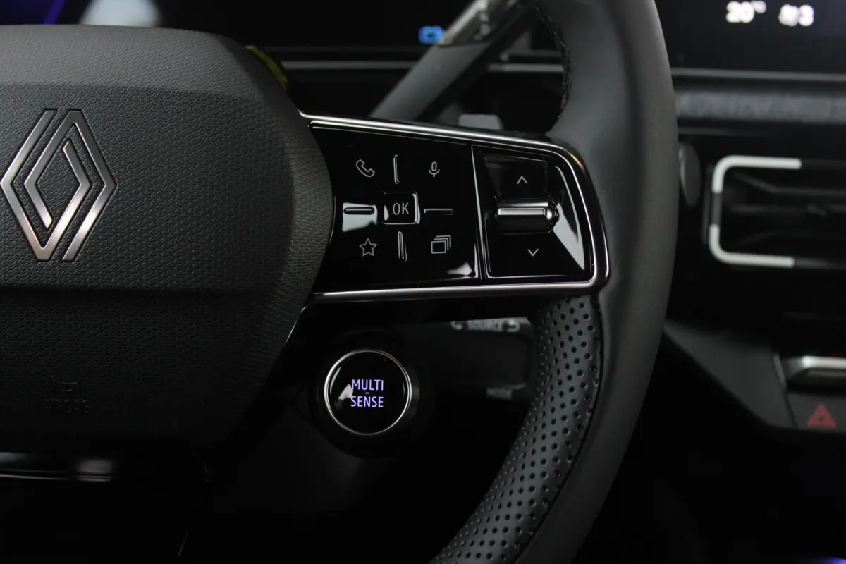 COMFORT RANGE TECHNO 150PK 52 kWh *NIEUWE AUTO!* | PACK WINTER TECHNO: (ELEKTRISCH VERWARMBARE VOORSTOELEN, ELEKTRISCH VERWARMBAAR STUURWIEL, BESTUUDERSSTOEL MET ELEKTRSCH VERSTELBARE LENDES