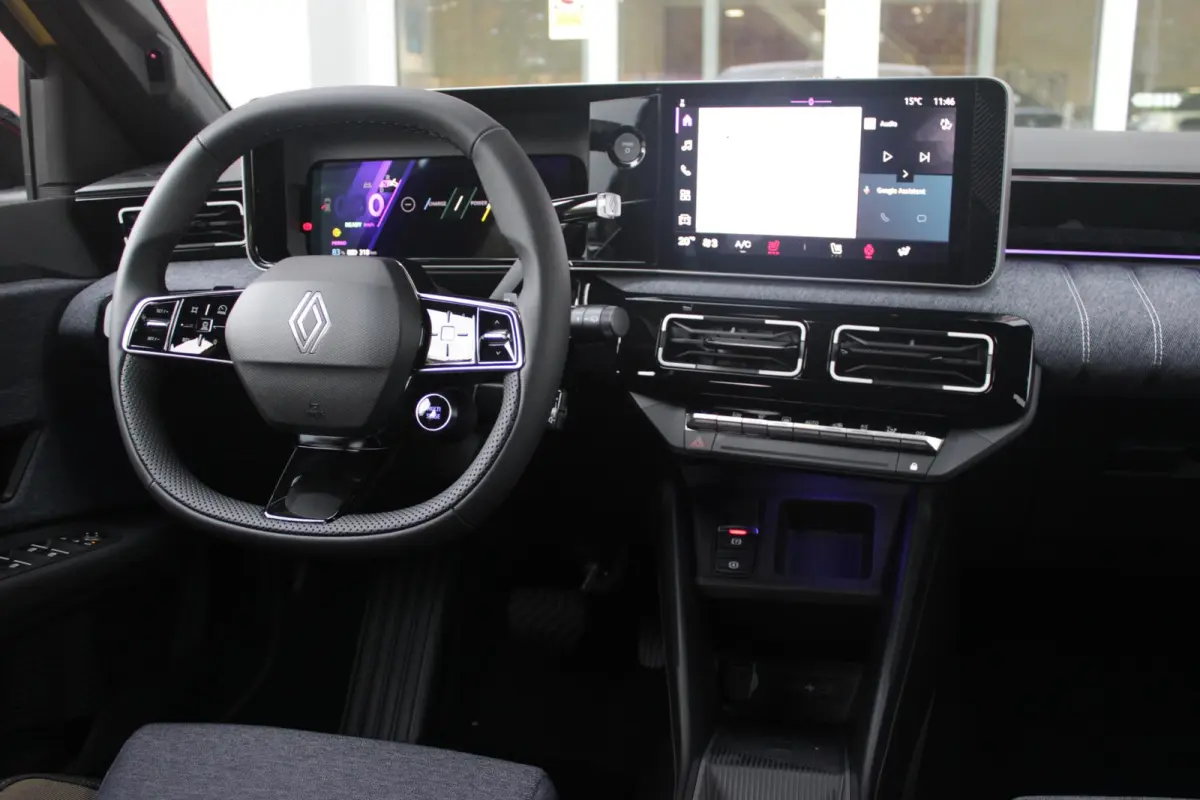 COMFORT RANGE TECHNO 150PK 52 kWh *NIEUWE AUTO!* | PACK WINTER TECHNO: (ELEKTRISCH VERWARMBARE VOORSTOELEN, ELEKTRISCH VERWARMBAAR STUURWIEL, BESTUUDERSSTOEL MET ELEKTRSCH VERSTELBARE LENDES