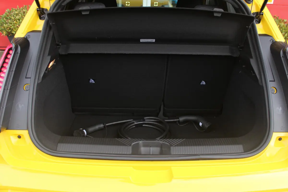 COMFORT RANGE TECHNO 150PK 52 kWh *NIEUWE AUTO!* | PACK WINTER TECHNO: (ELEKTRISCH VERWARMBARE VOORSTOELEN, ELEKTRISCH VERWARMBAAR STUURWIEL, BESTUUDERSSTOEL MET ELEKTRSCH VERSTELBARE LENDES