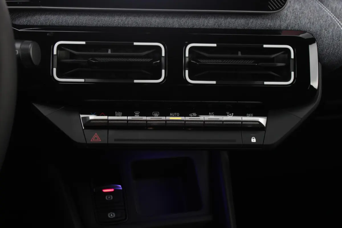 COMFORT RANGE TECHNO 150PK 52 kWh *NIEUWE AUTO!* | PACK WINTER TECHNO: (ELEKTRISCH VERWARMBARE VOORSTOELEN, ELEKTRISCH VERWARMBAAR STUURWIEL, BESTUUDERSSTOEL MET ELEKTRSCH VERSTELBARE LENDES