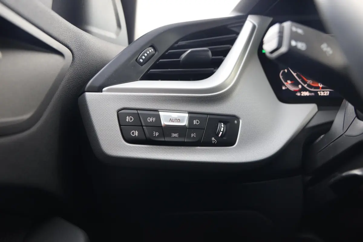 116i Business Edition|Navi|Cruise|Apple carplay/Android auto|LED|