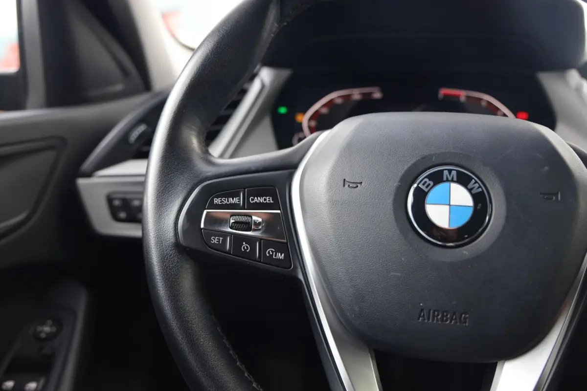116i Business Edition|Navi|Cruise|Apple carplay/Android auto|LED|