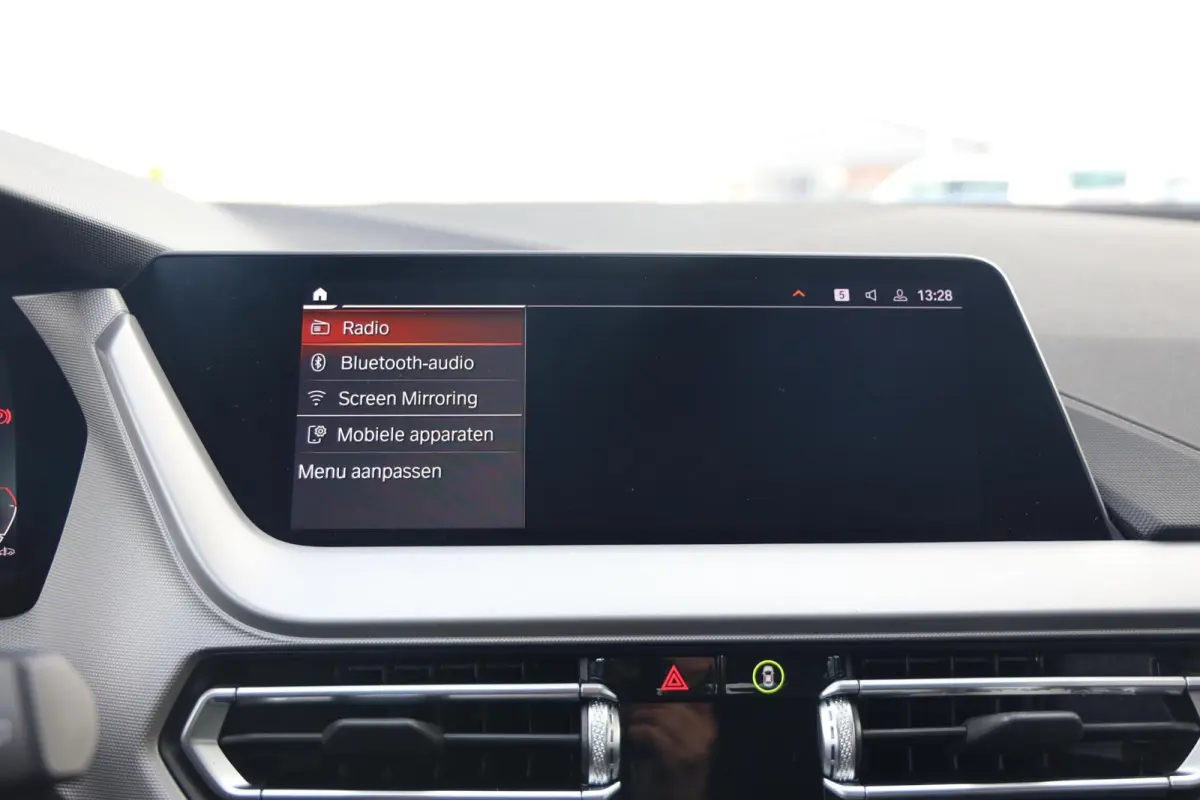 116i Business Edition|Navi|Cruise|Apple carplay/Android auto|LED|