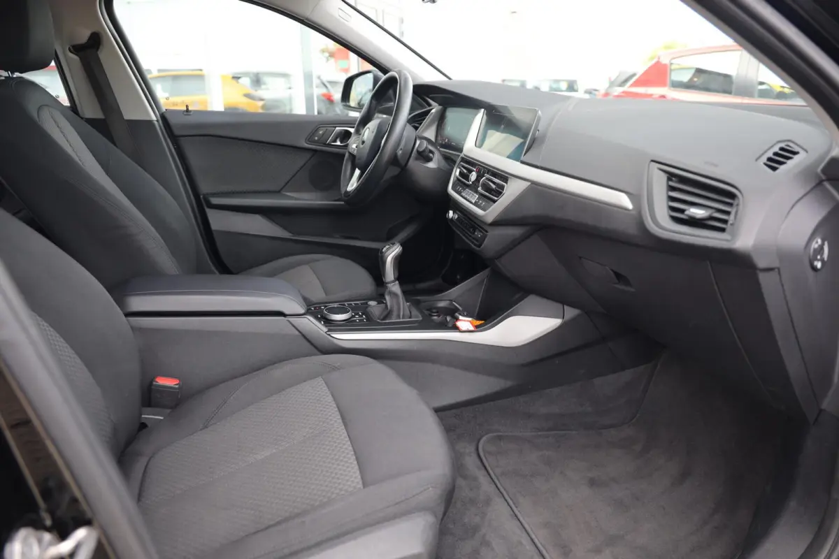 116i Business Edition|Navi|Cruise|Apple carplay/Android auto|LED|