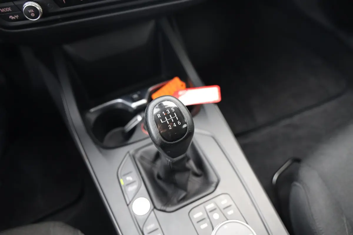 116i Business Edition|Navi|Cruise|Apple carplay/Android auto|LED|